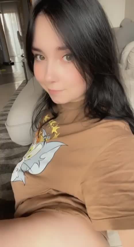 Do you wanna eat or fuck it first? : video clip