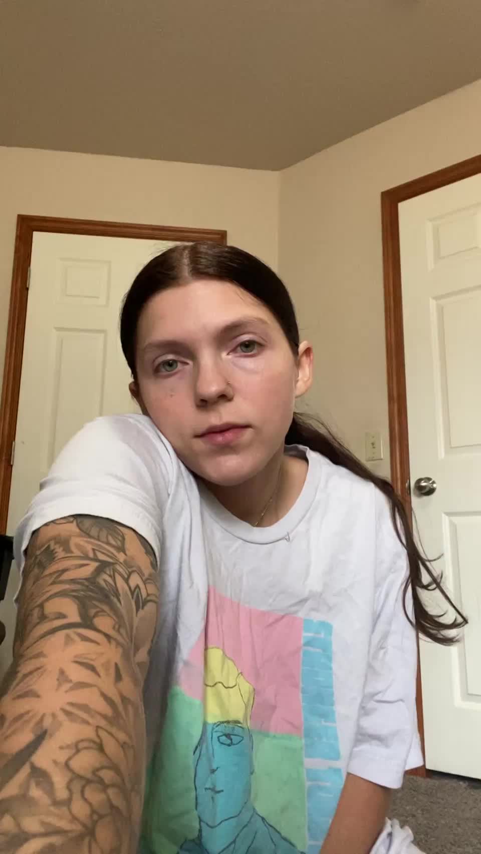 I'll spread my cheeks so your face can fit ;) : video clip