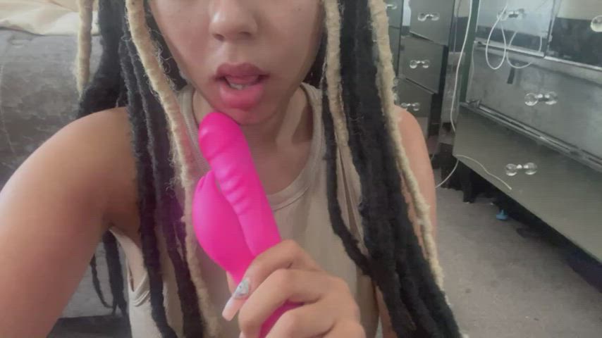 Fun fact; I’ve never sucked dick before : video clip