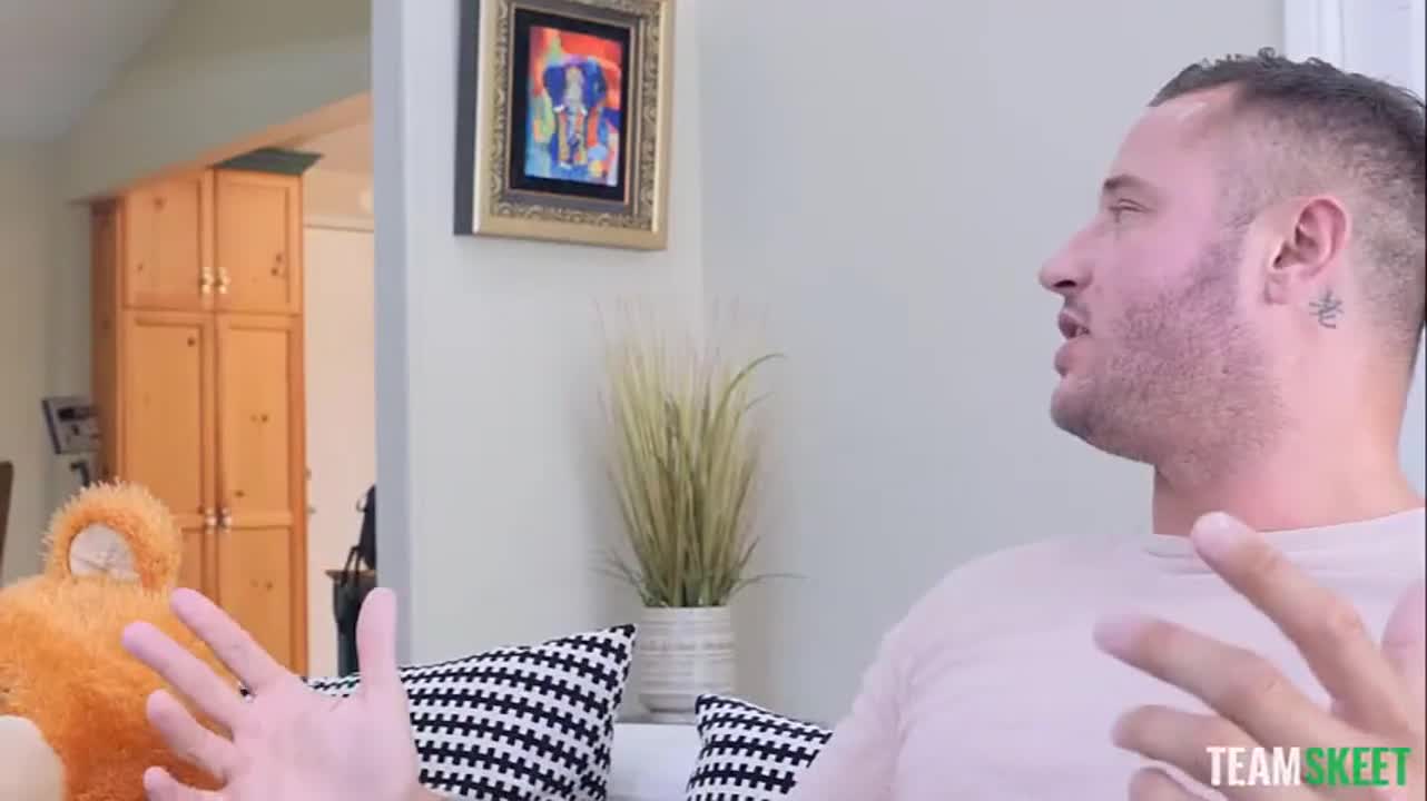 Out of The Friendzone, Jessie Saint : video clip