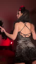 It makes me horny to show off my 19 year old body : video clip