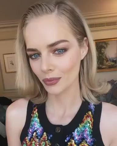 Samara Weaving sending you some love. : video clip