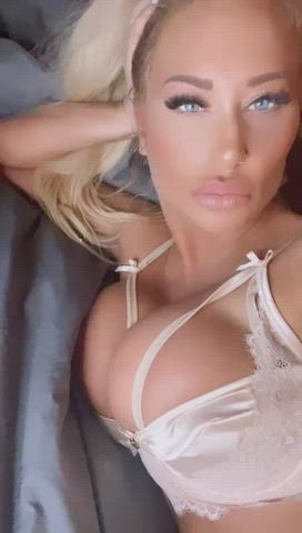 Bursting out of my bra : video clip