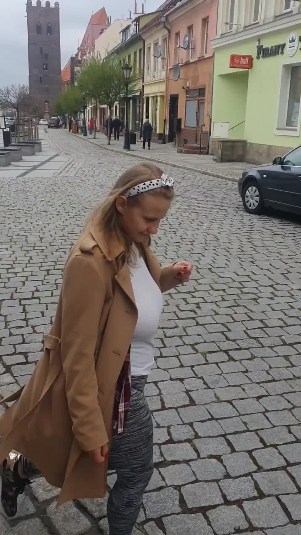 I explain what was on the board. Well, it's the city guard headquarters and me with my boobs right in front of it. Heh [GIF] : video clip