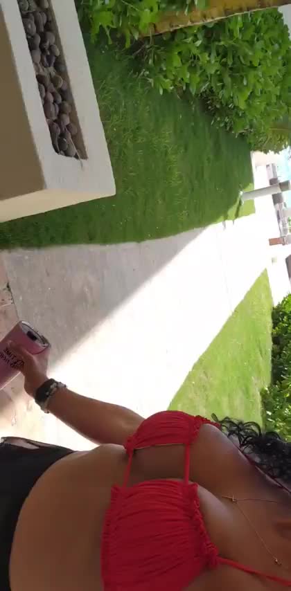 Walking to the breakfast buffett with a Quick flash as the guy next to me was turned around [gif] : video clip