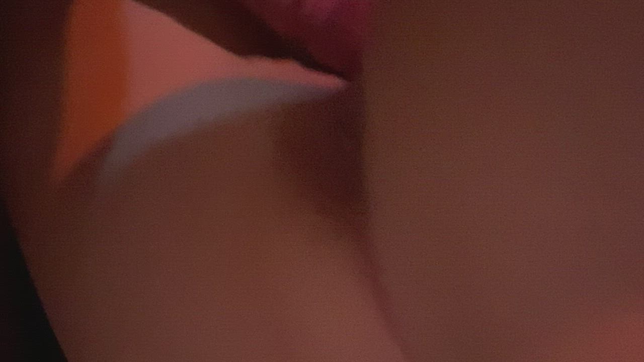 He makes me so wet (sound on) : video clip