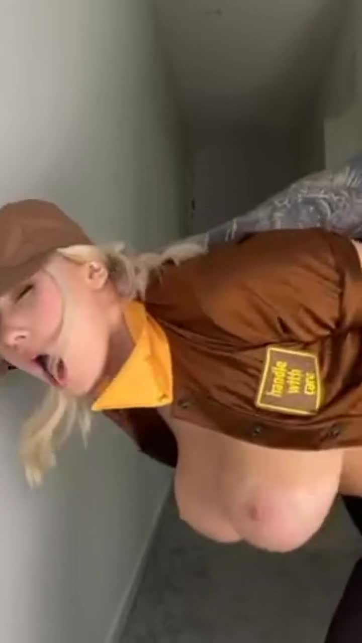 Delivery driver earns more than just a tip : video clip