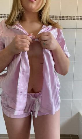Pjs on or off? : video clip