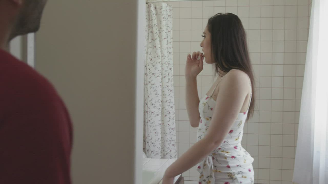Parents Will Not Be Home For Another 20 Minutes Sister : video clip