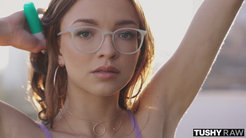Honey Hayes - Sweet As Honey : video clip