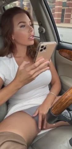 Anyone know who this smokeshow is? : video clip