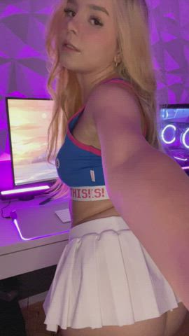 are cute 18 y/o blonde girls ur type : video clip