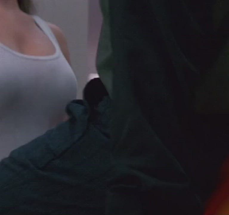 Jennifer Connelly Is Good At Riding : video clip