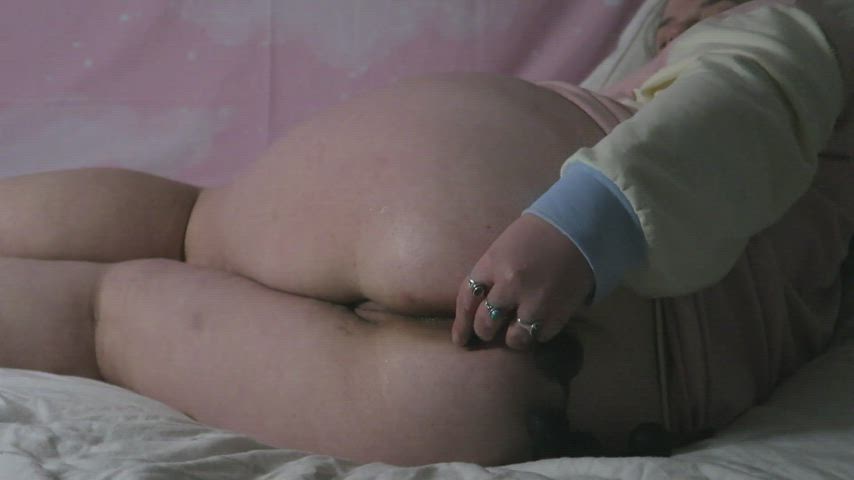 (F) How many do you think I can fit in my tight little ass hole? : video clip