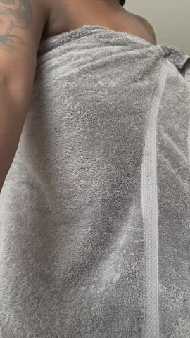 Whoops! my towel fell : video clip