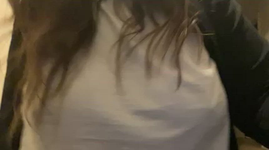 I think busty and braless is a great combination : video clip