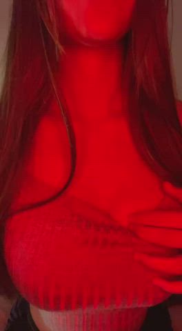 one lucky redditor, may help me undress today😌😇 : video clip
