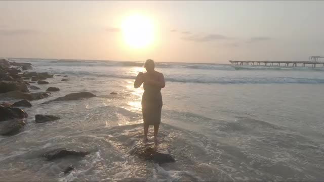 Putting on a early morning show for the fishermen 😉 xx 57yo (f) (OC) 🇦🇺 : video clip