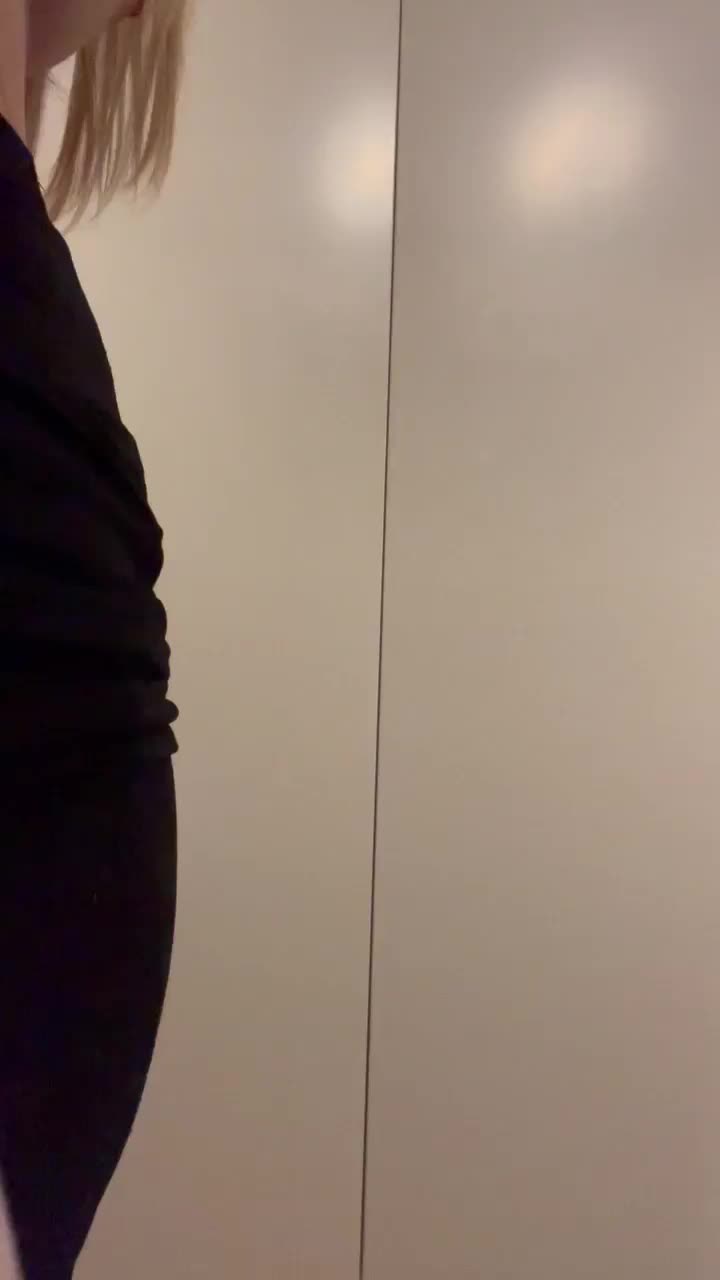 How are you fucking me tonight daddy? : video clip