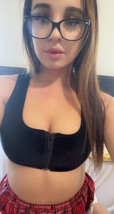 What it would look like if you let a horny school girl sit on your face : video clip