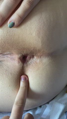 I’m sure I could fit more than his finger up my ass : video clip