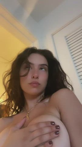 Taste me, play with me : video clip
