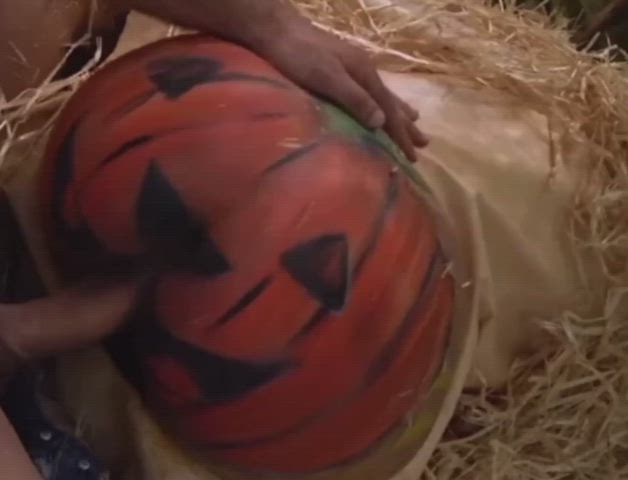 Arrows up if u would smask my orange pumkins 🎃 : video clip