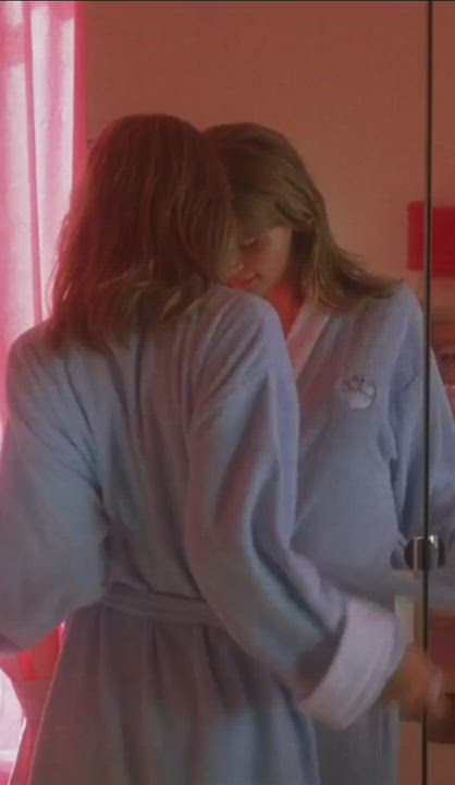 Clémence Poésy has amazing boobs : video clip