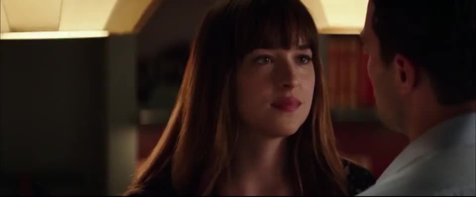 Dakota Johnson bent over : video clip