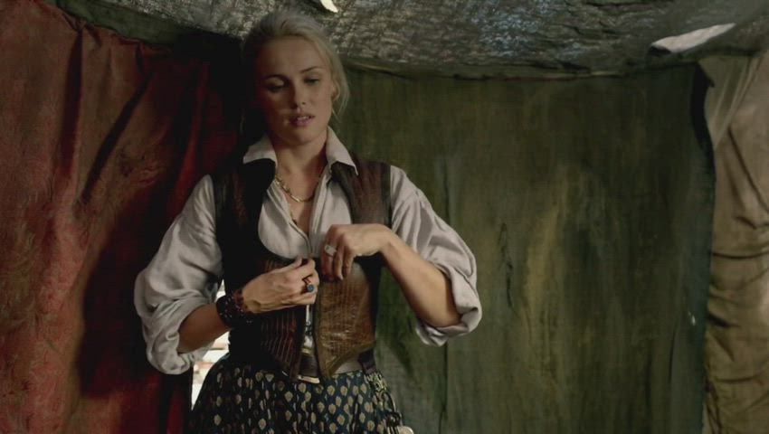 Hannah New - Black Sails s1e3 : video clip