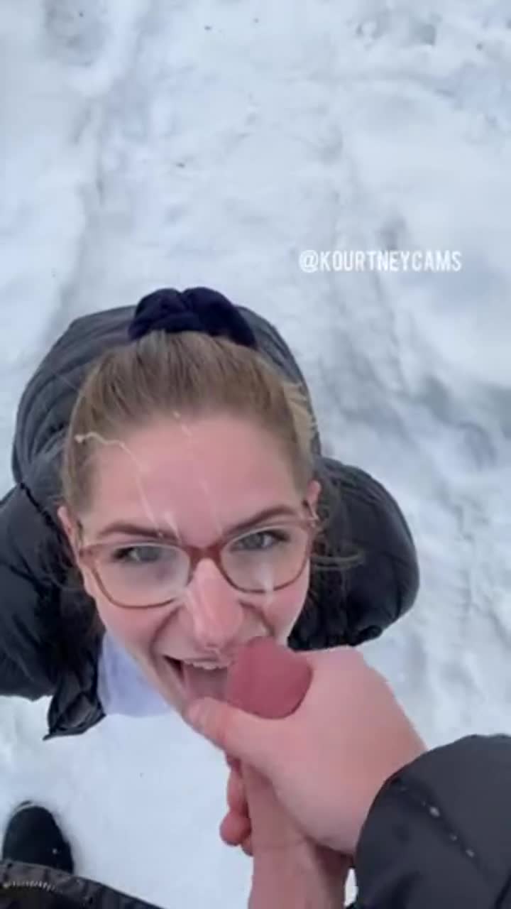 I need more guys to warm my face up with their cum 🤤 : video clip
