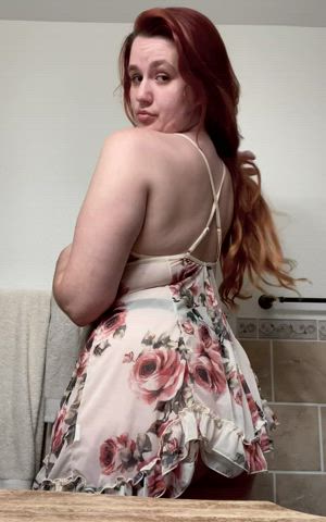 Peak under my lingerie and watch my thick booty jiggle : video clip