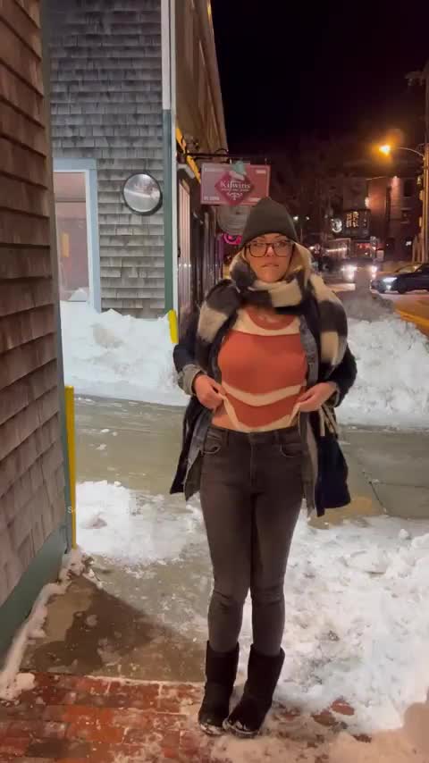 Is it summer yet? 🥶 [GIF] : video clip