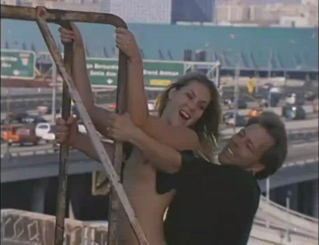 April Flowers Rooftop Fuck : video clip