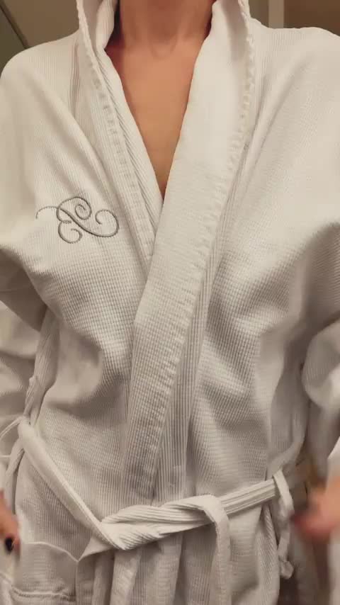 Enjoy my 34 year old MILF body : video clip