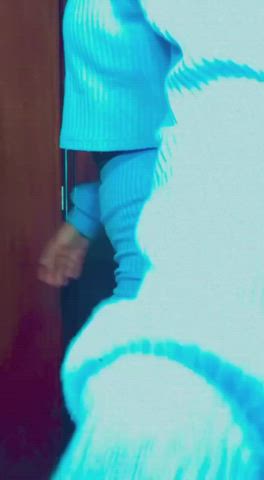 What would you do to me if I was yours for the weekend? : video clip