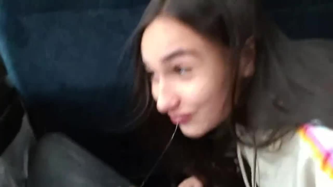 At the back of the bus [GIF] : video clip