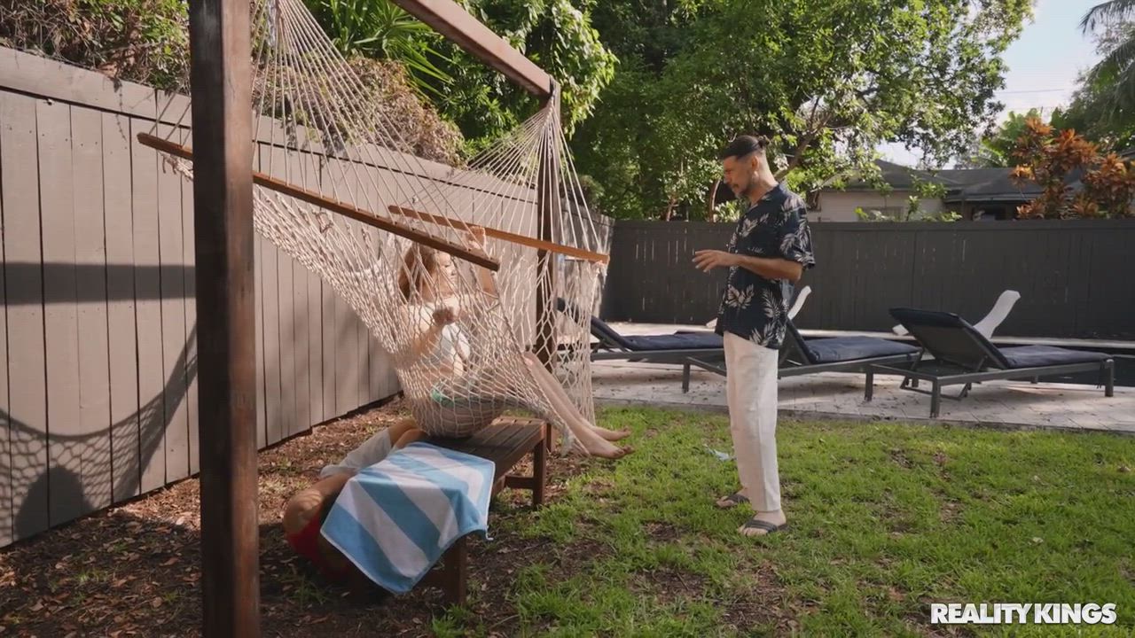 Nosy Neighbor, Hammock Shaker : video clip