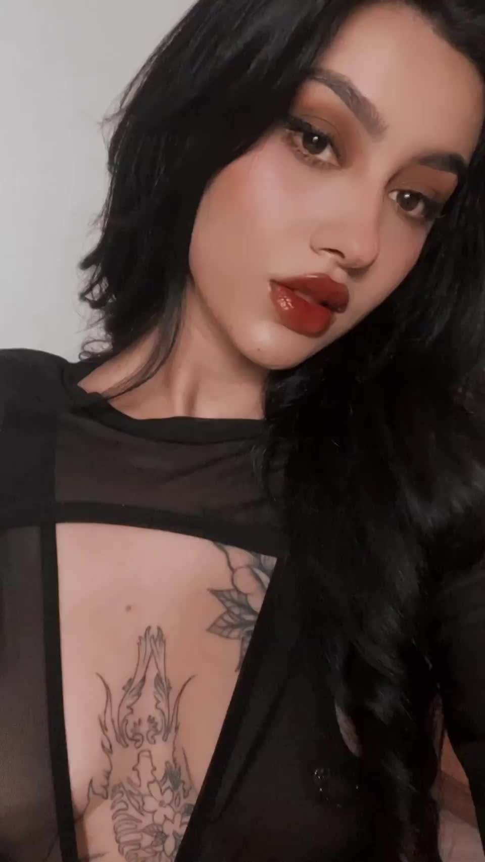 this babe wants you.. : video clip