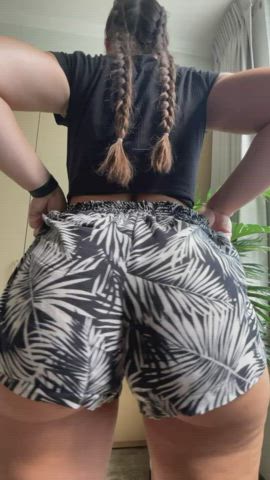 I heard you like curvy girls with big asses? : video clip