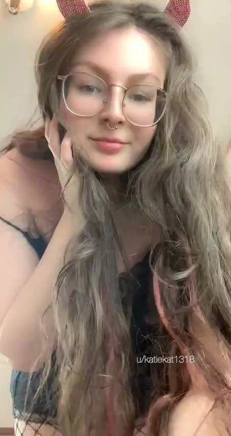 Come give my lips a kiss : video clip