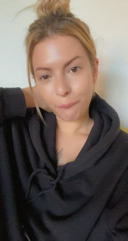 Morning pussy play, would you join me? : video clip