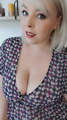 A little tenderness from France :) My name is Blondiie, I am the woman on this vidéo, I'm french and a busty woman. I hope you'll like this. Have a nice weekend ! : video clip