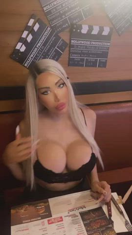 Big Boobs Blonde Bombastic Bimbo Babe : video clip