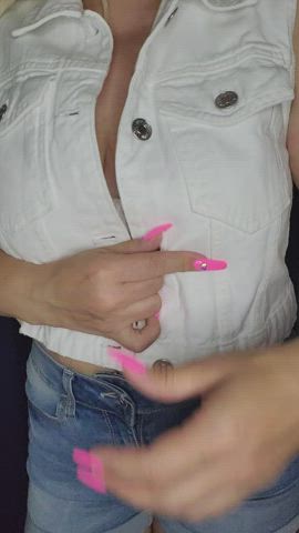 take a look under my vest and tell me if you like it🍒😉 : video clip