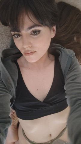 If you found a horny British girl on your bedroom floor what would you do?? 😜 : video clip