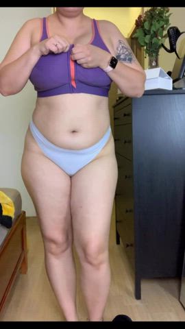 Let me show you my massive natural titties : video clip
