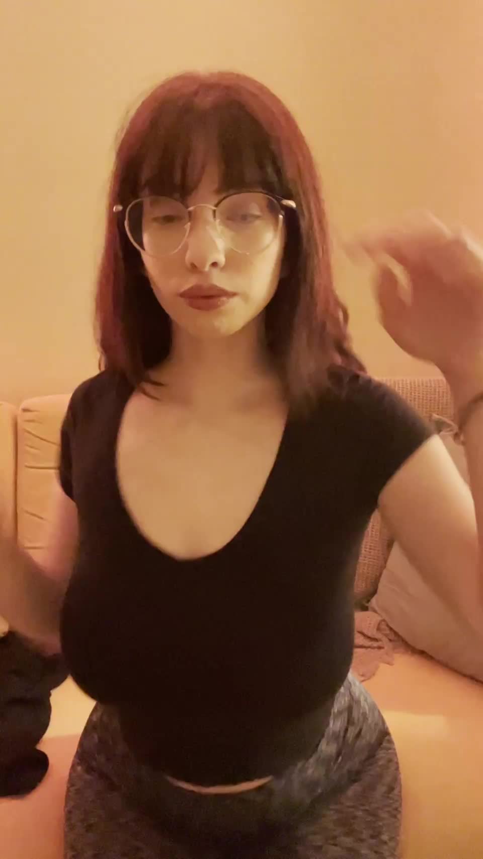 Come feel my pale body ;) : video clip