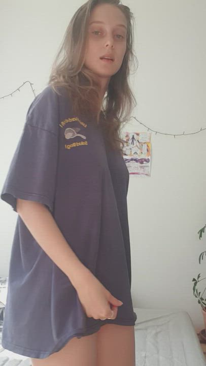 [F] I might not have the biggest ass, but I still think I am a worthy SNACK : video clip
