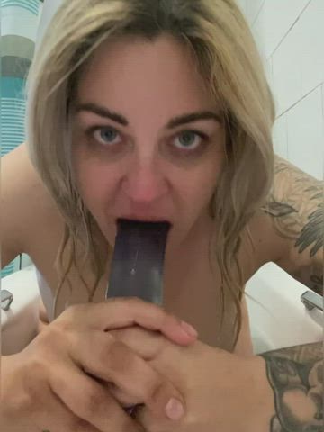 Deepthroat training : video clip